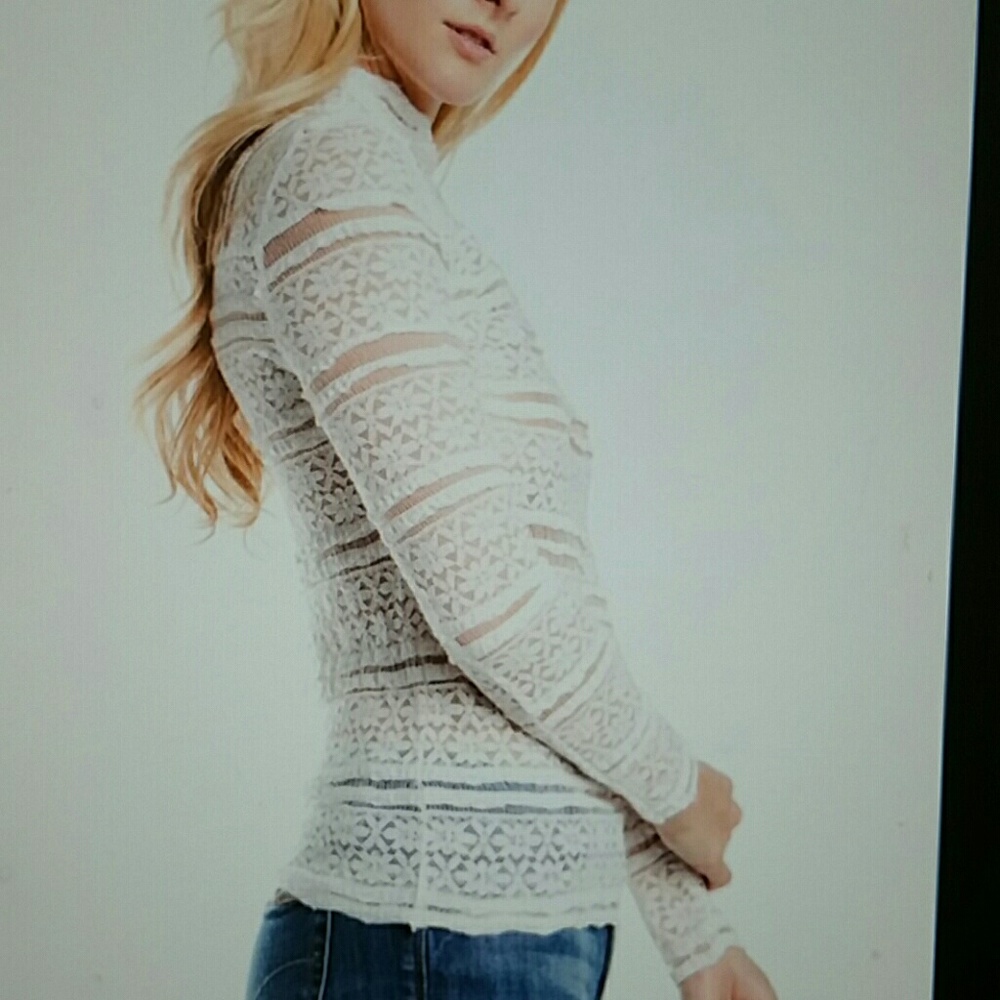Scalloped lace top - Picture 3 of 4